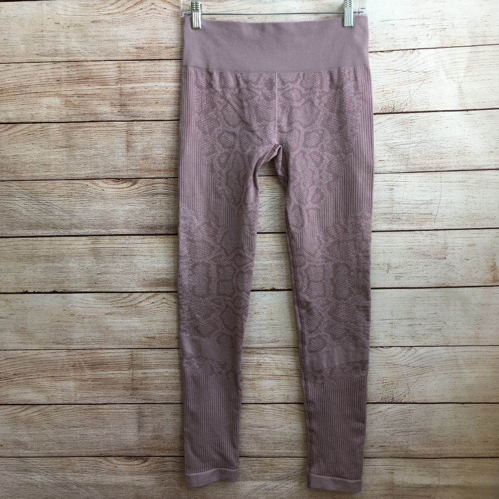 VARLEY LEGGINGS IN LAVENDER MINT SNAKESKIN PRINT